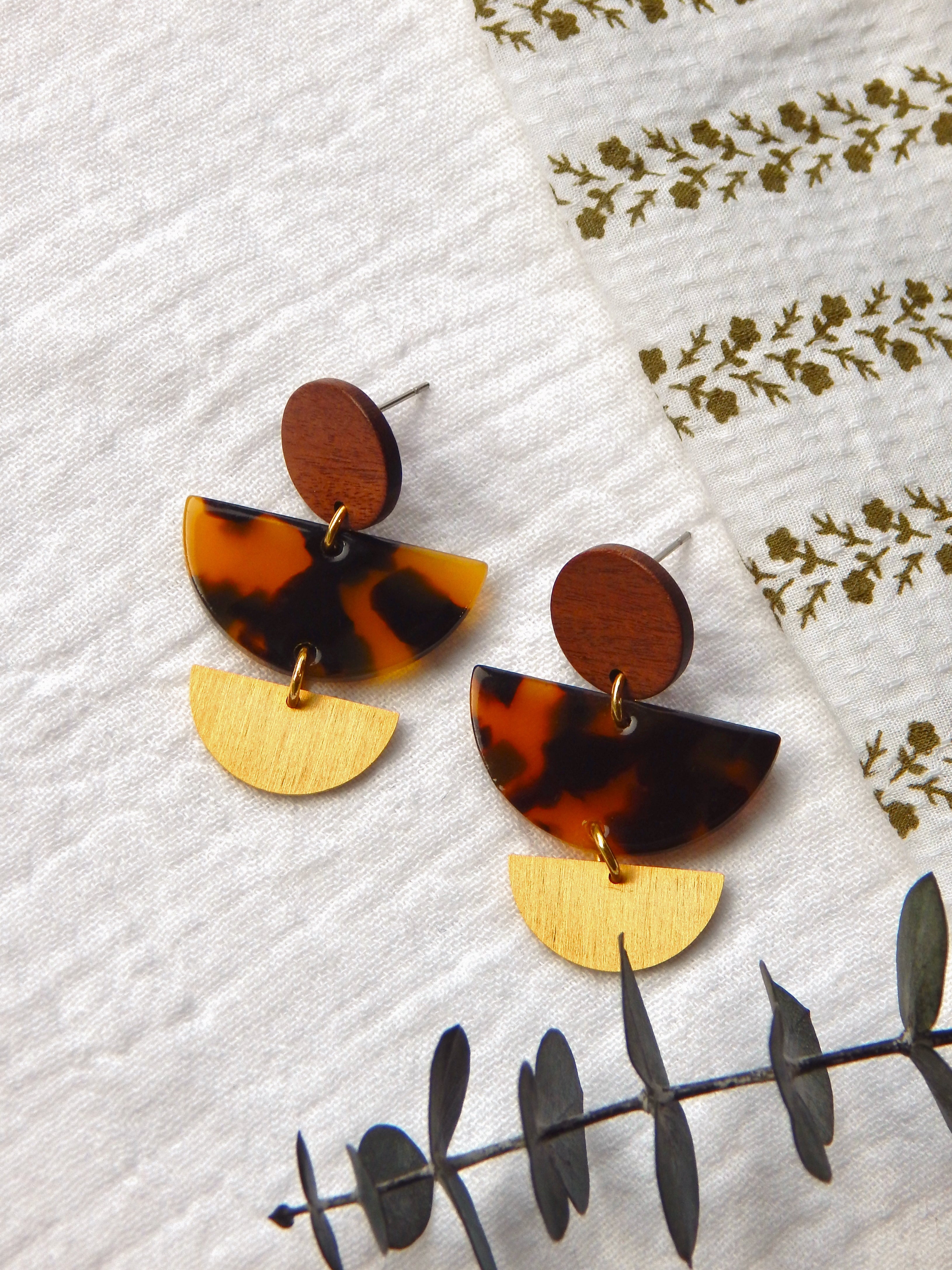 Tortoiseshell Resin & Brass Statement Earrings – Natural Wood Stud Boho Drops