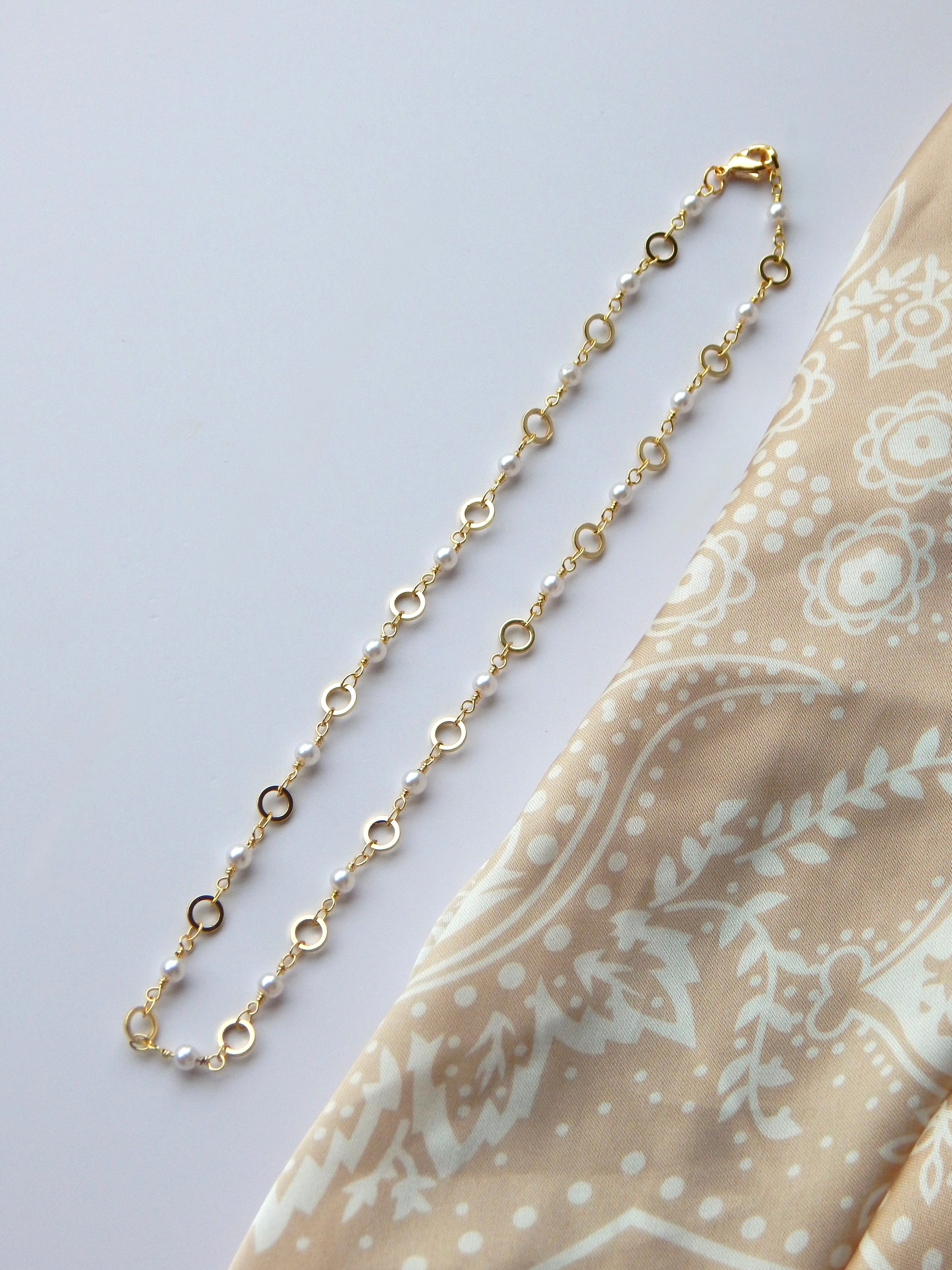 Golden Glow – Dainty Pearl & Gold Circle Necklace