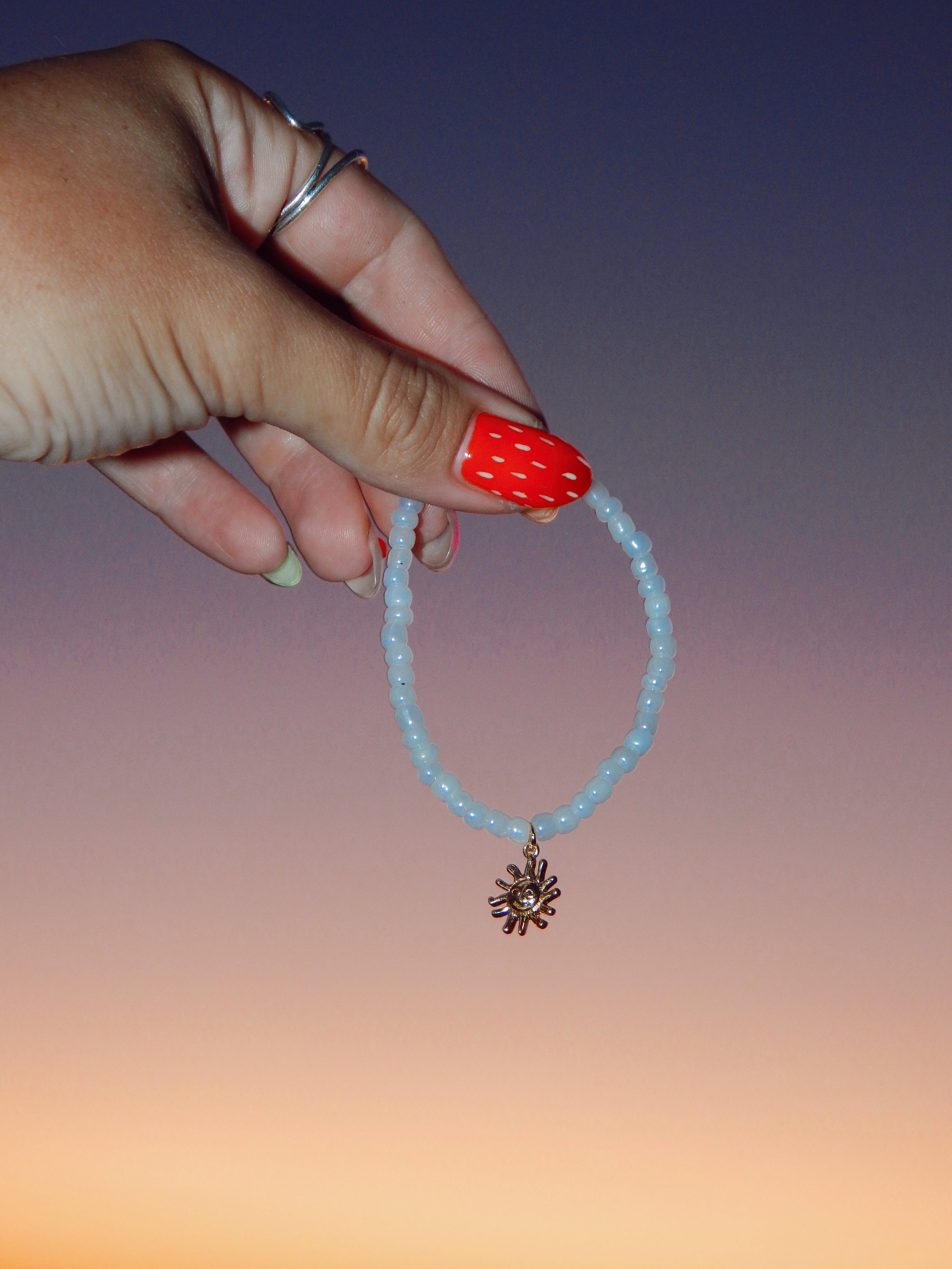 Smiling Sun Stretch Bracelet – 18k Gold Charm on White Beads