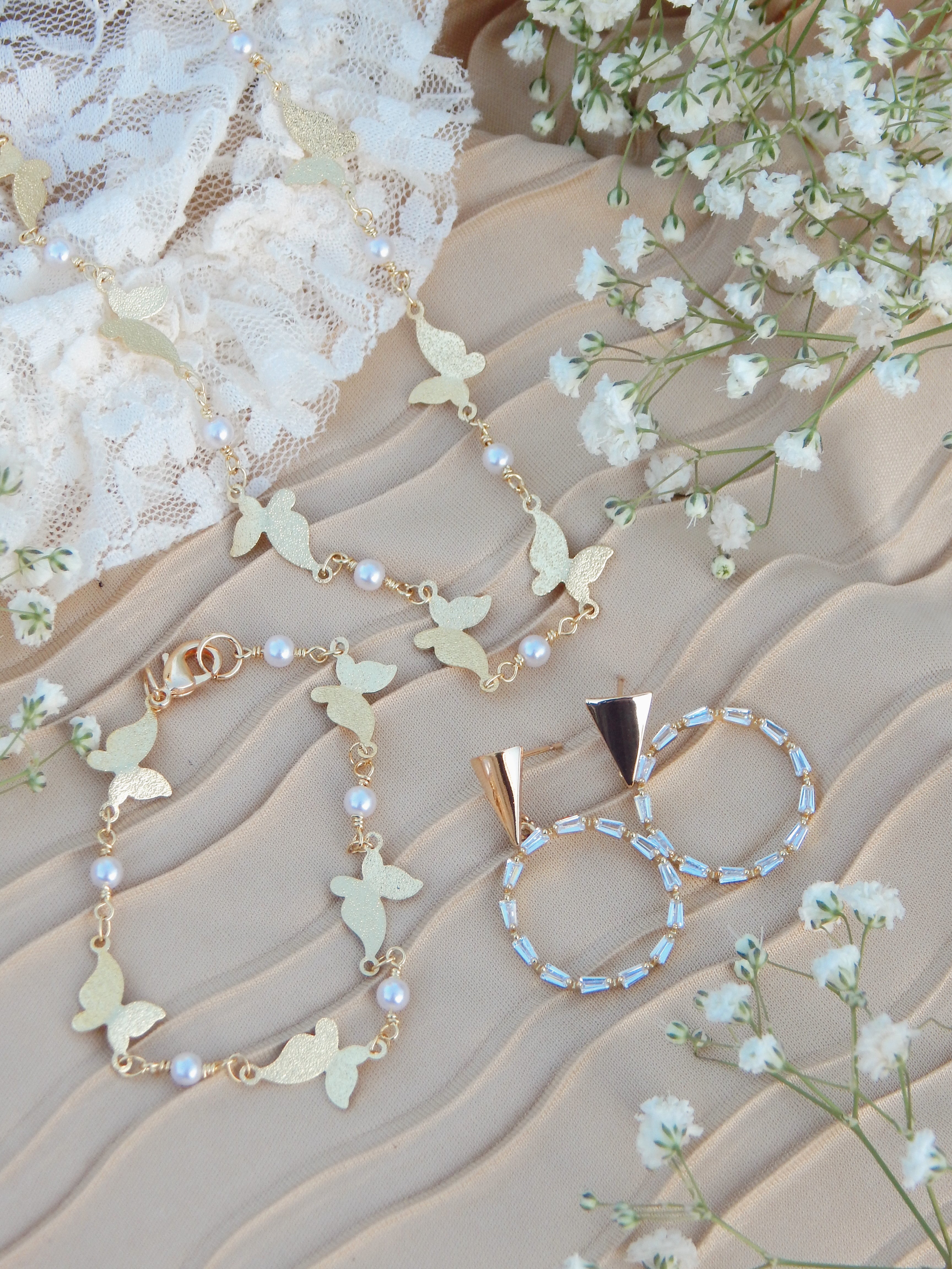Butterfly Dream Necklace – Gold-Plated Chain with Pearls & Butterfly Charms