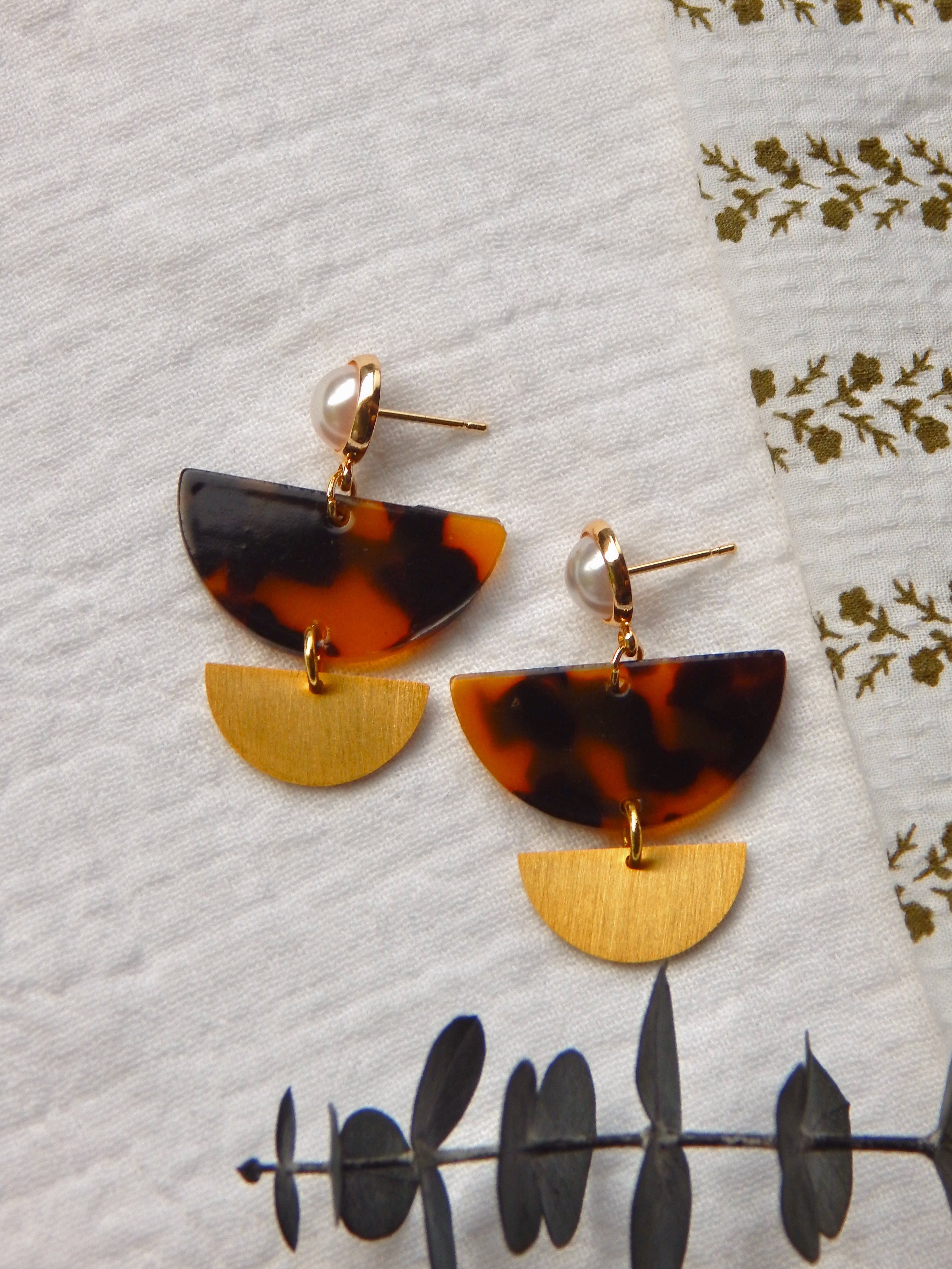 Tortoiseshell Resin & Brass Statement Earrings – Faux Pearl 18k Gold Plated Stud Drops