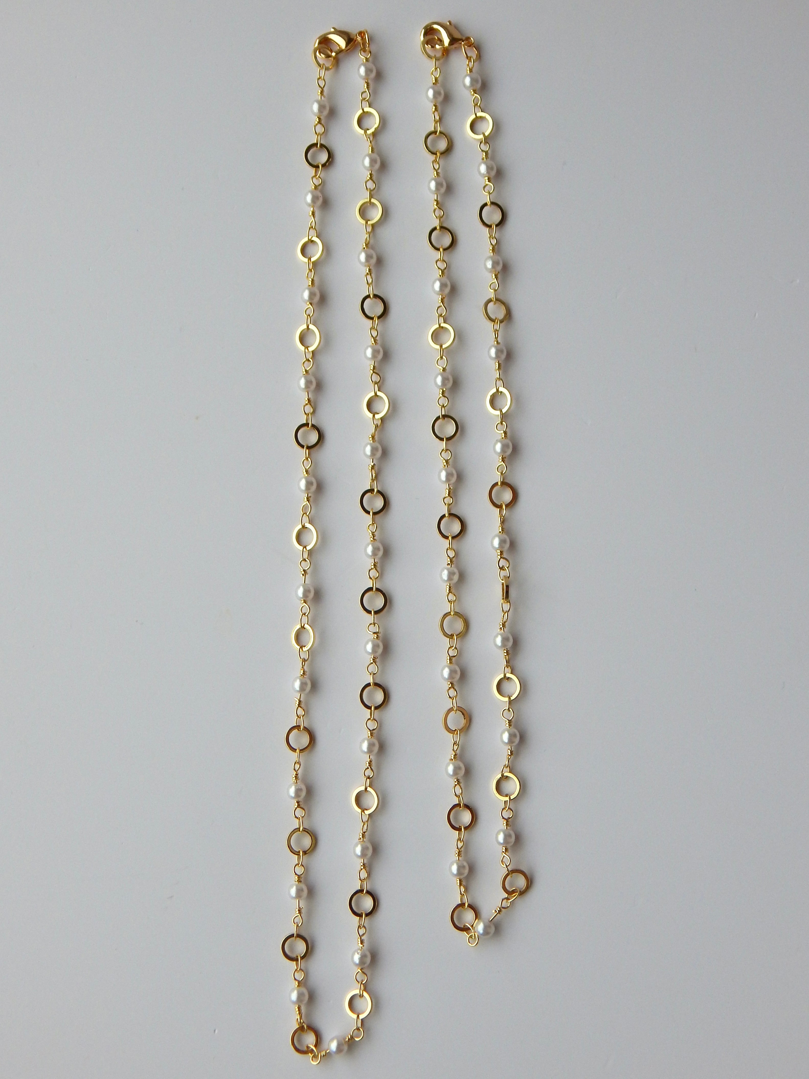 Golden Glow – Dainty Pearl & Gold Circle Necklace