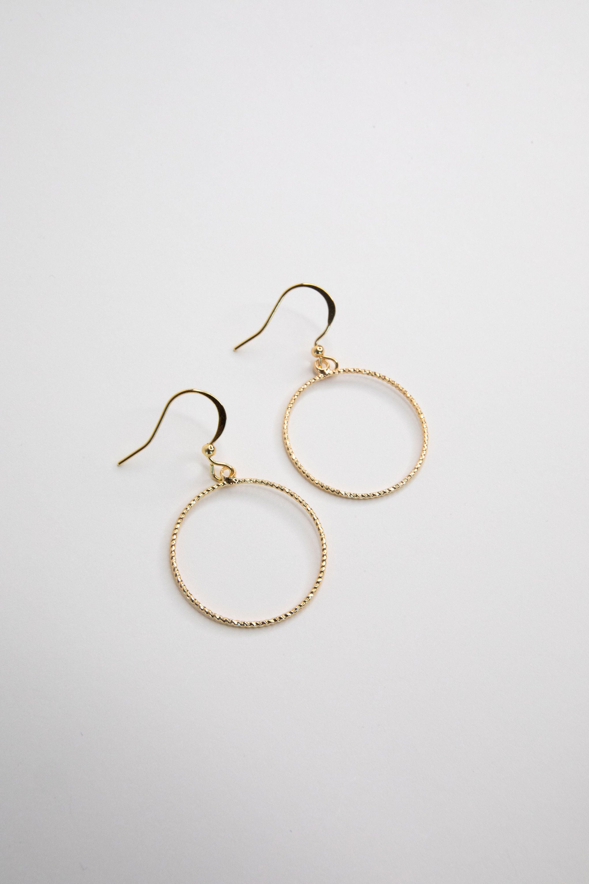 Minimal gold circle hoop earrings, lightweight textured dangle hoops for everyday wear