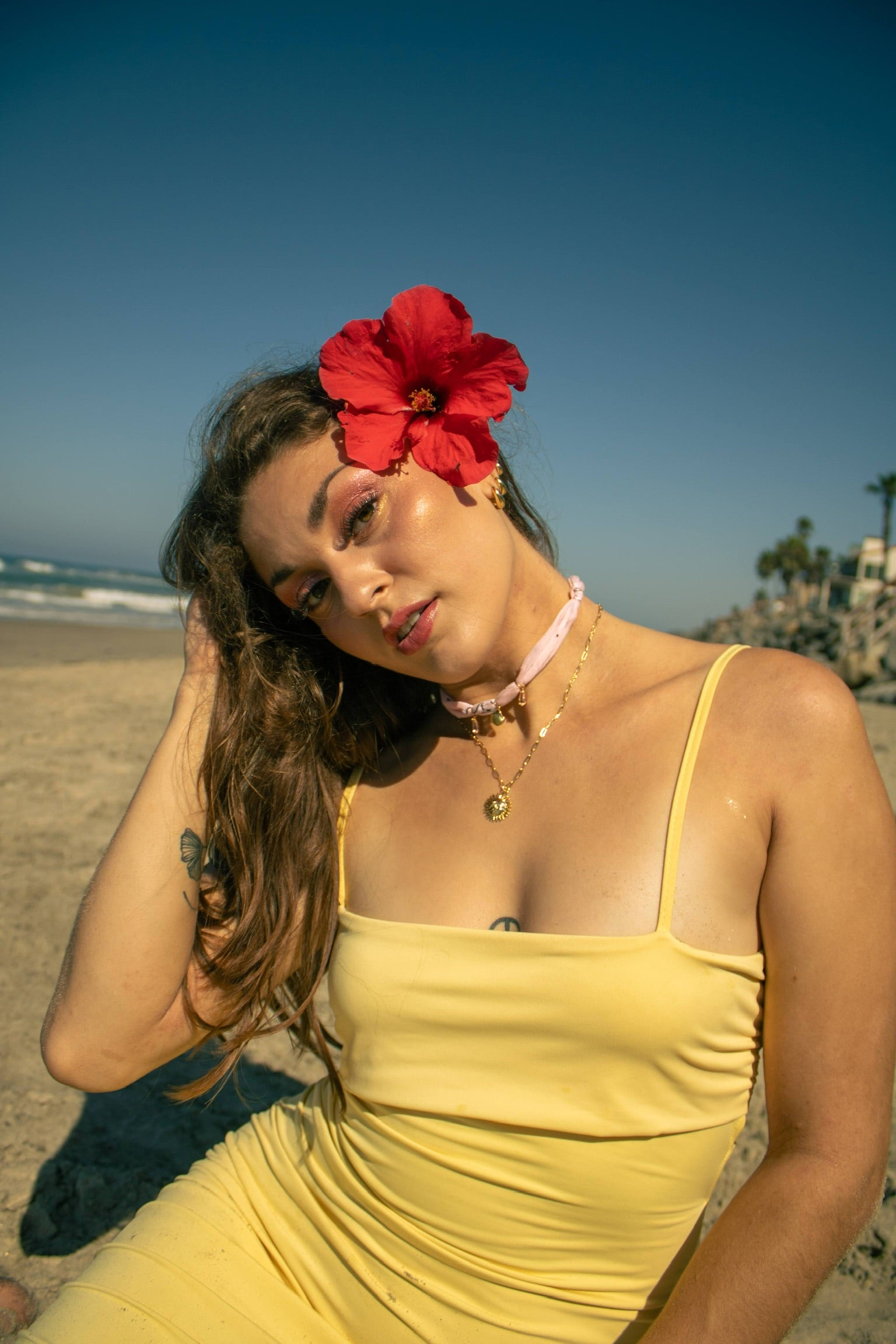 Sea of Light Bandana Charm Necklace – Adjustable 20” Max | 18k Gold Shell & Lucite Drops