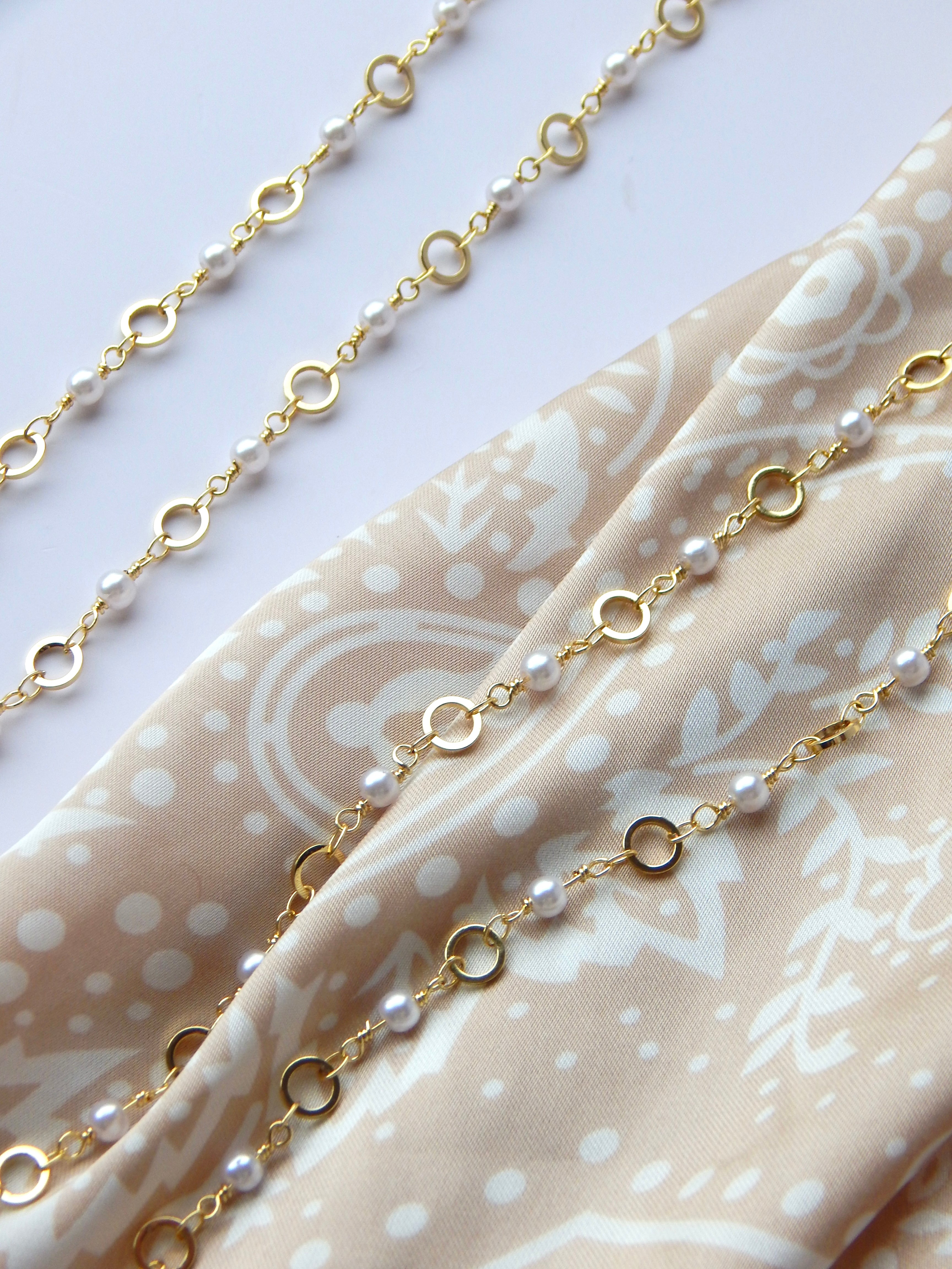 Golden Glow – Dainty Pearl & Gold Circle Necklace