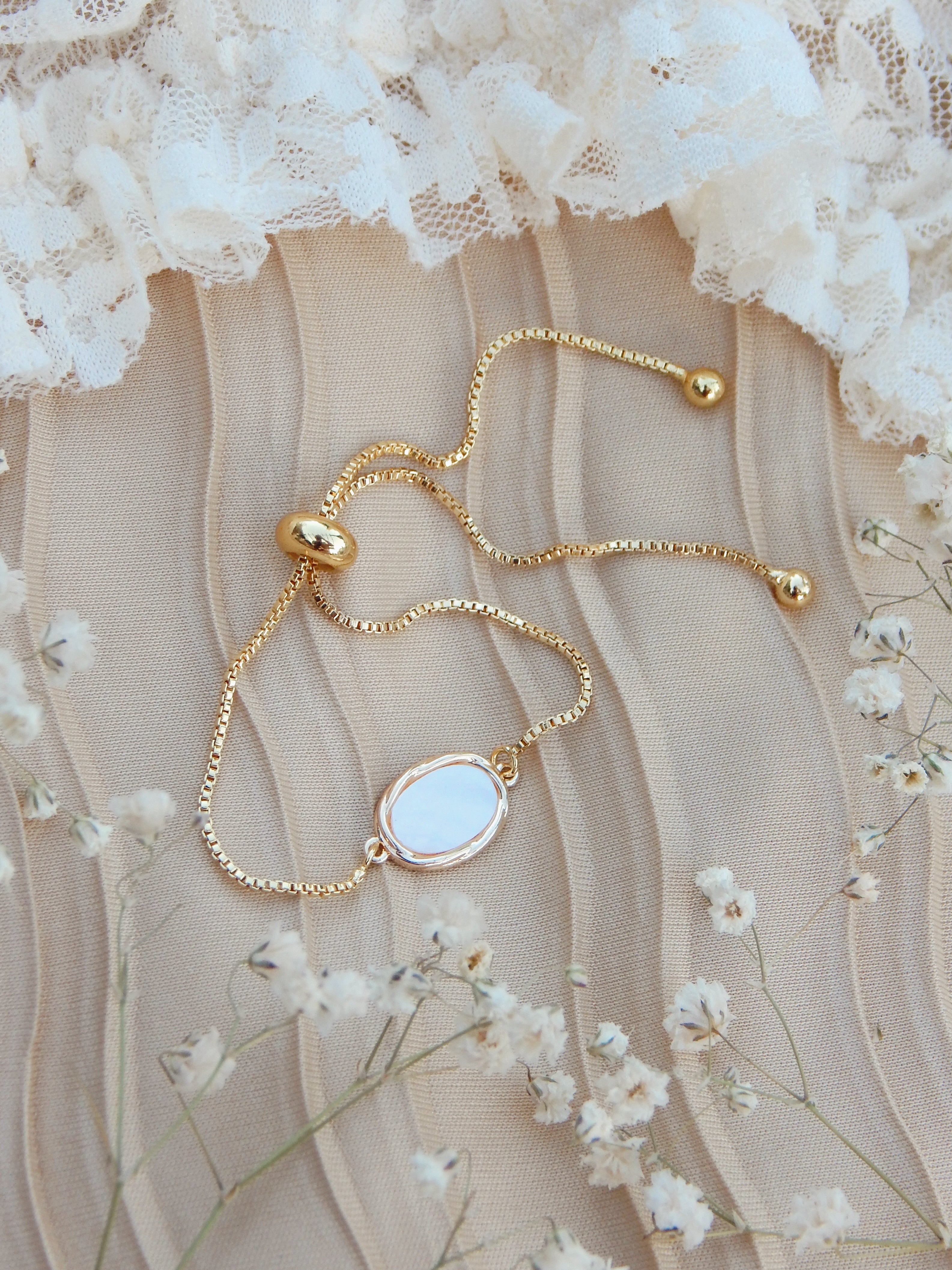 Twist of Pearl Bracelet – 18k Gold Plated Oval Mother of Pearl Slider