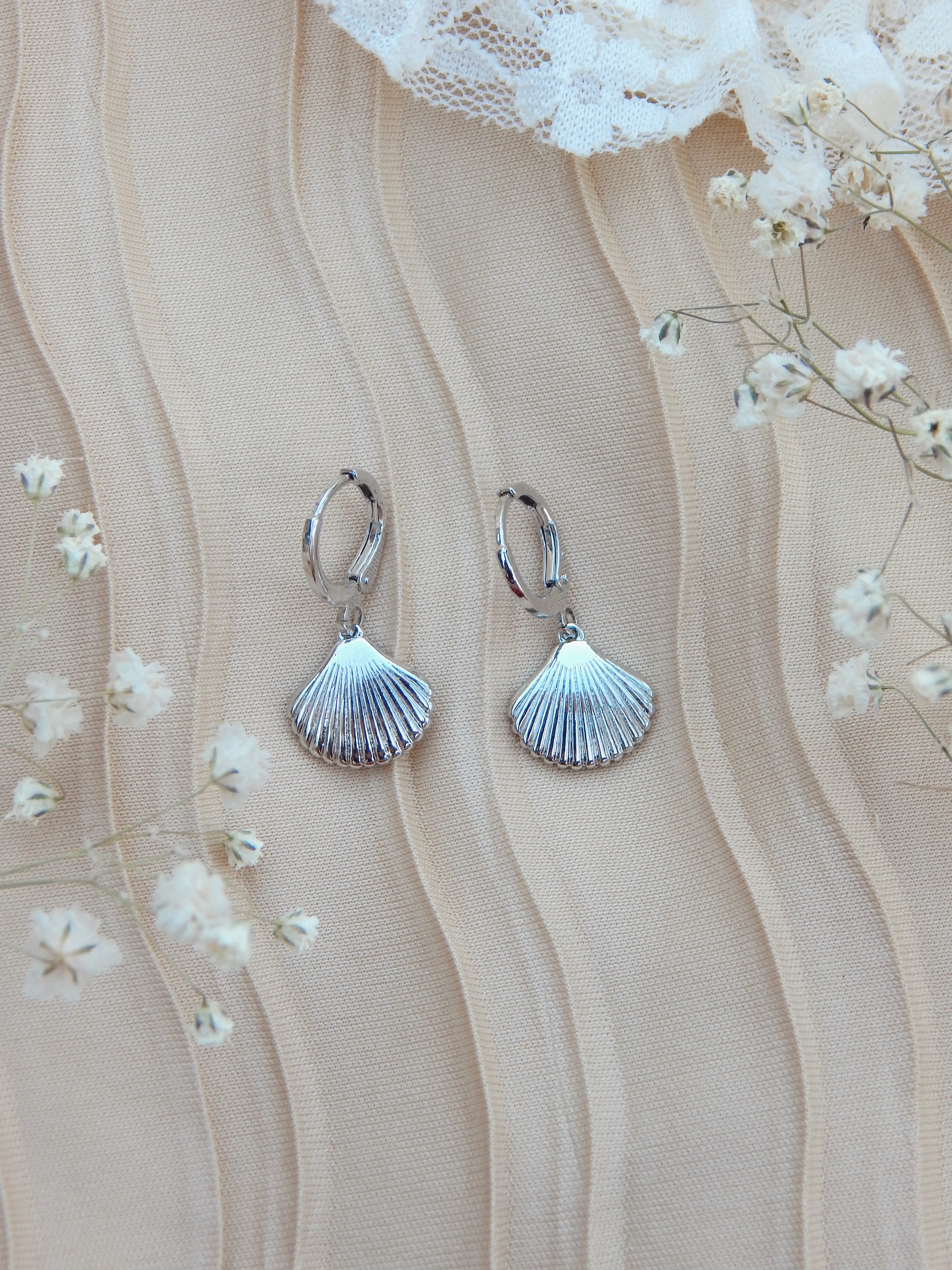 Dainty Seashell Huggie Earrings – 18k Gold or Silver Coastal Charm Hoops