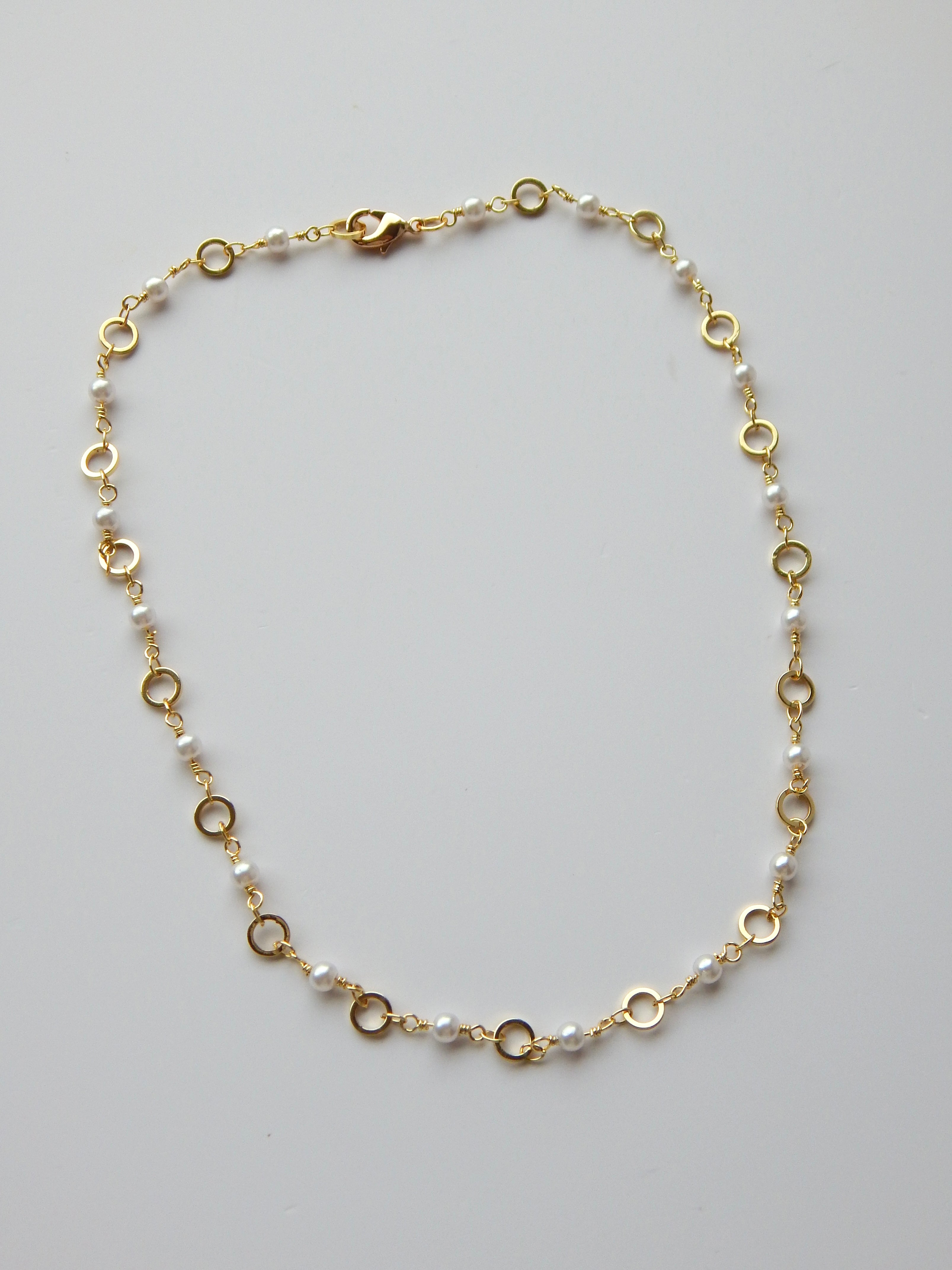 Golden Glow – Dainty Pearl & Gold Circle Necklace