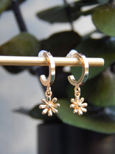 Load image into Gallery viewer, Little Daisy Earrings
