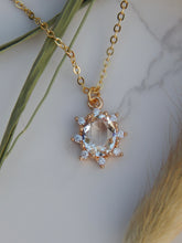 Load image into Gallery viewer, Pretty Sun Necklace
