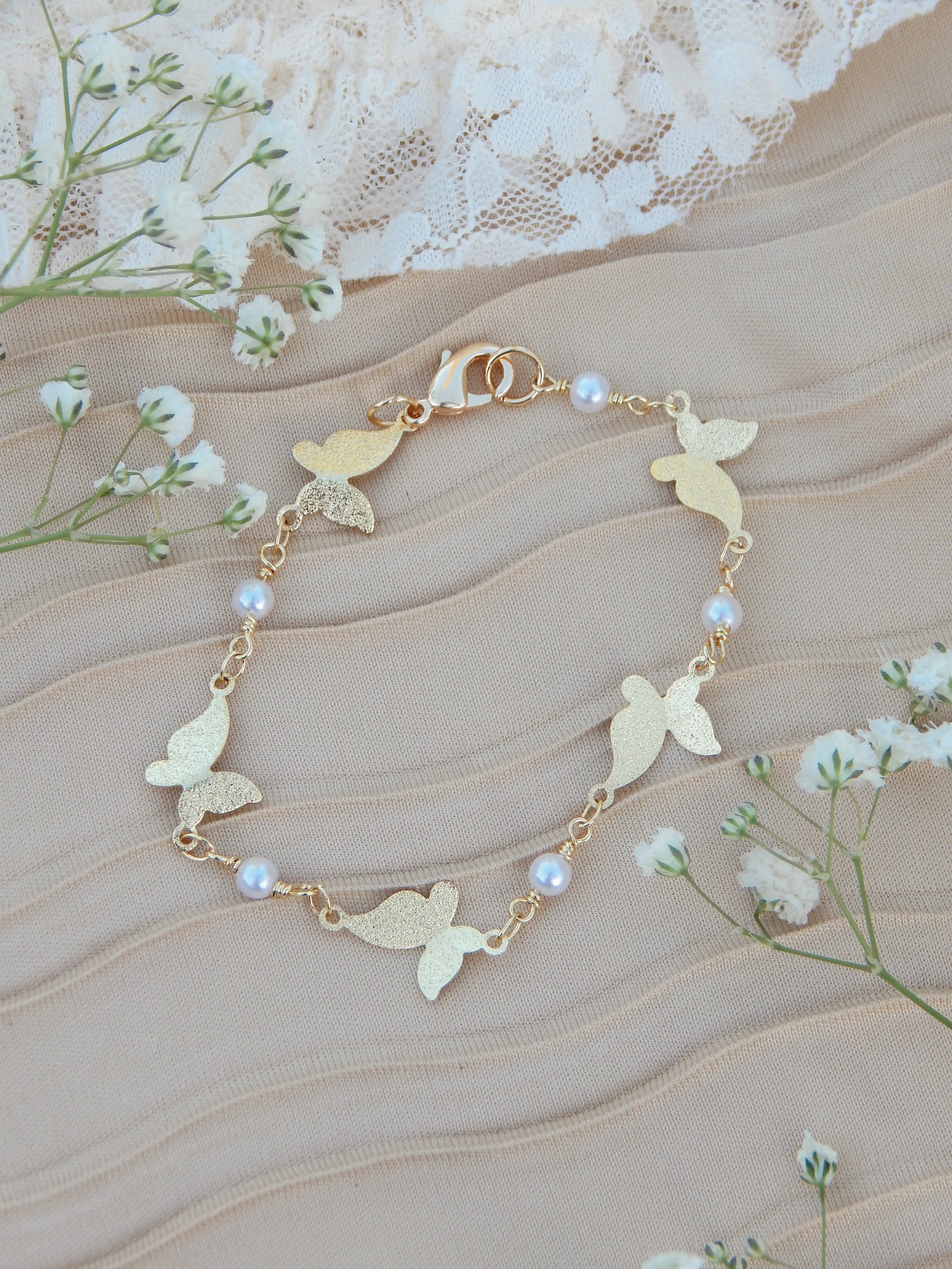Butterfly Dream Bracelet – Gold-Plated Chain with Pearls & Butterfly Charms