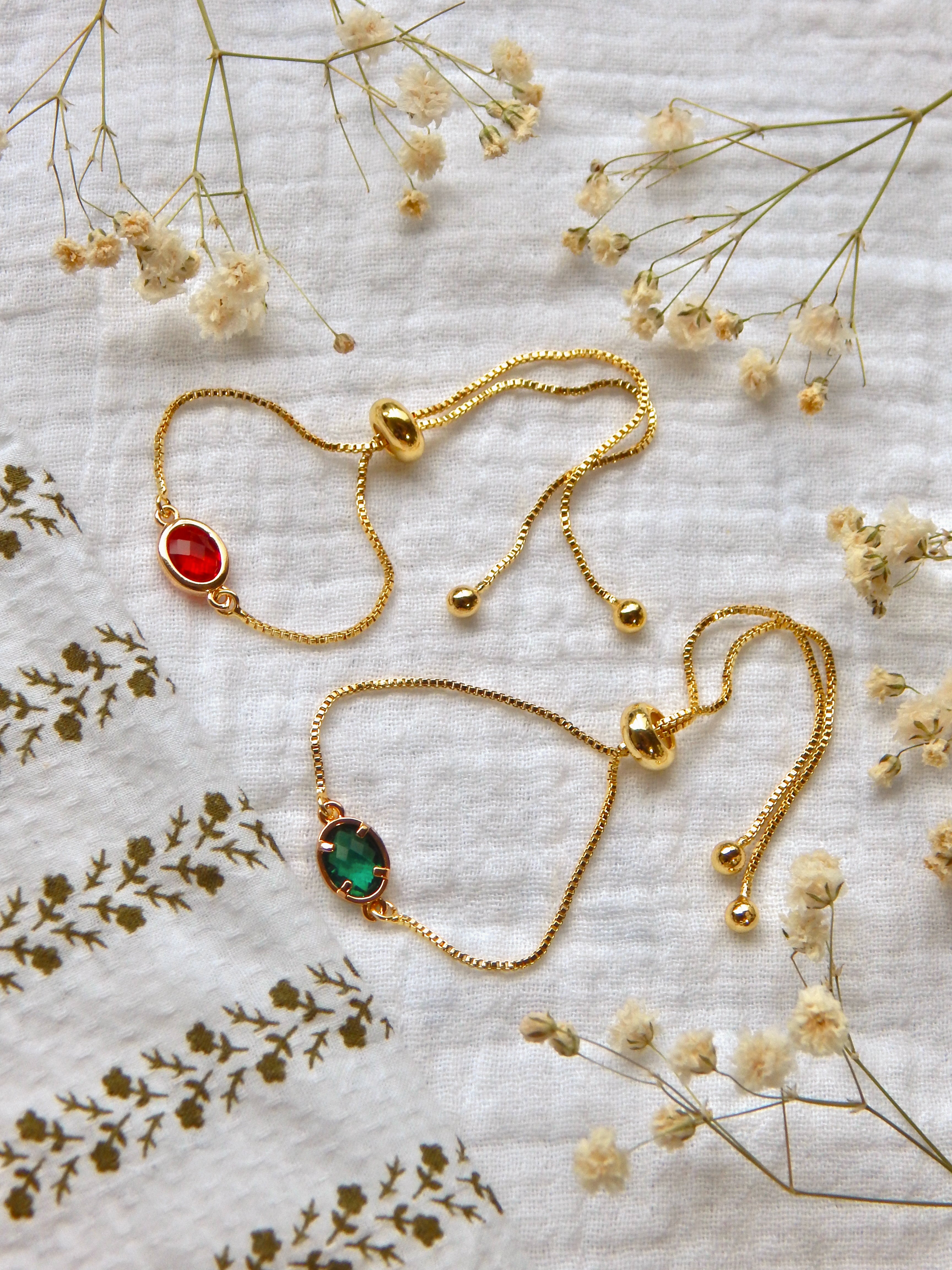 Red & Green CZ Adjustable Slide Bracelet – Reversible Holiday Charm Bracelet | Lightweight Hypoallergenic Gold Jewelry