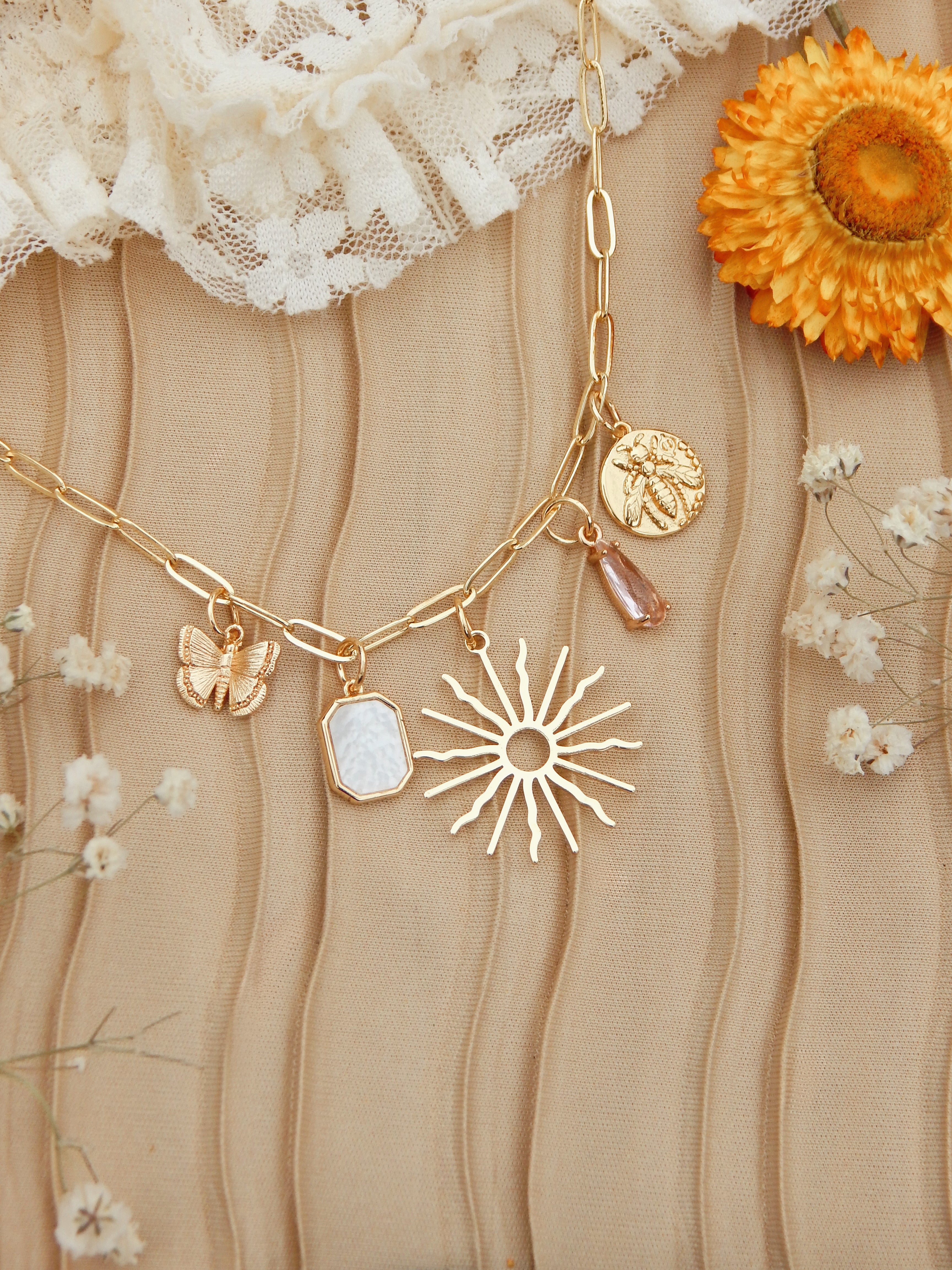 Sunshine Charm Paperclip Necklace – 18k Gold Chain with Butterfly, Mother of Pearl, Sun & Bee