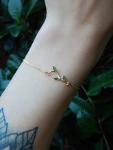 Load image into Gallery viewer, Green Ivy Bracelet
